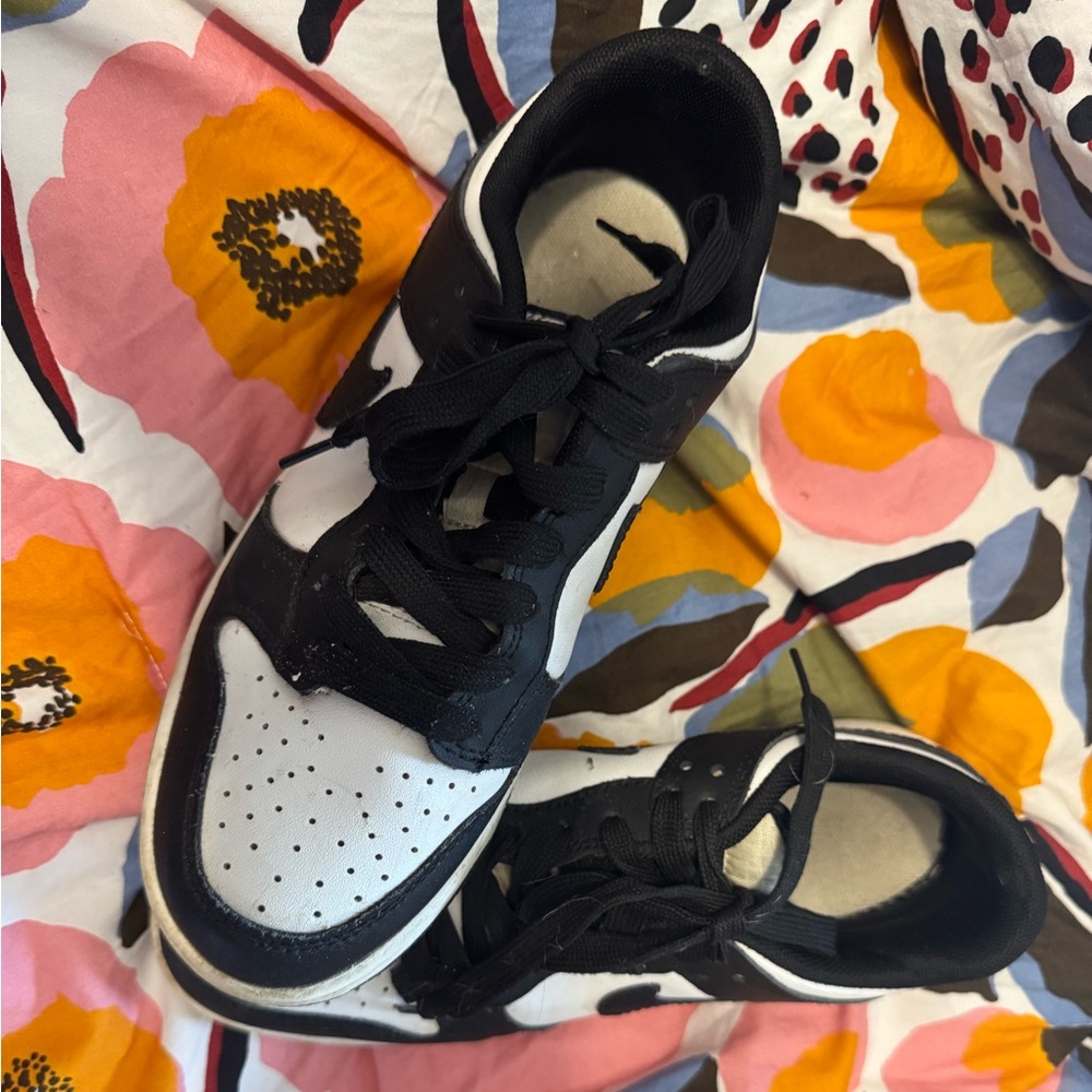 Nike Black and White Women's Sneakers